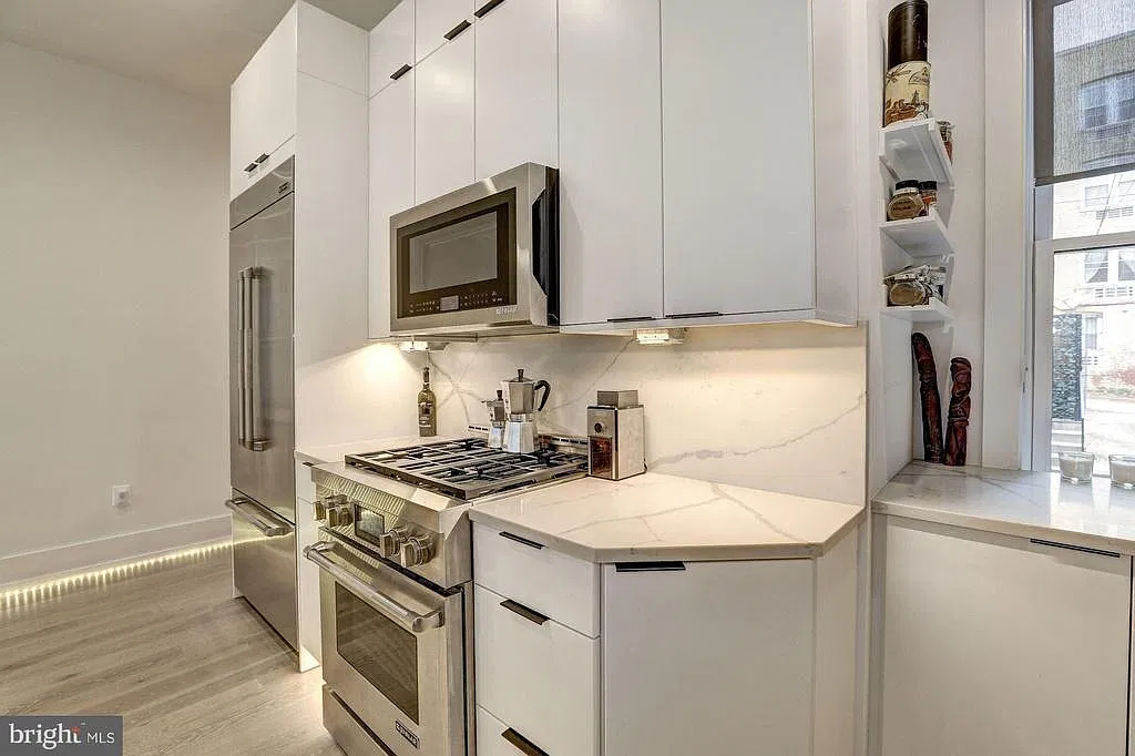 2 bed, 861 sqft, $4,750 — Photo 3