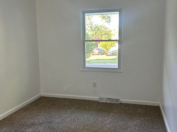 4th image of 5847 Adelaide Dr