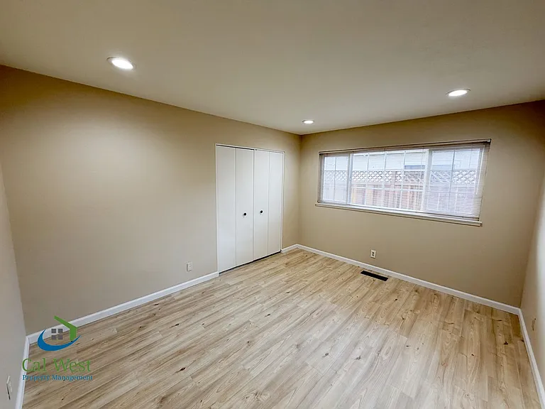 6465 Sussex Pl — Photo 7