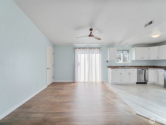 5th image of 4721 Forsythia Street