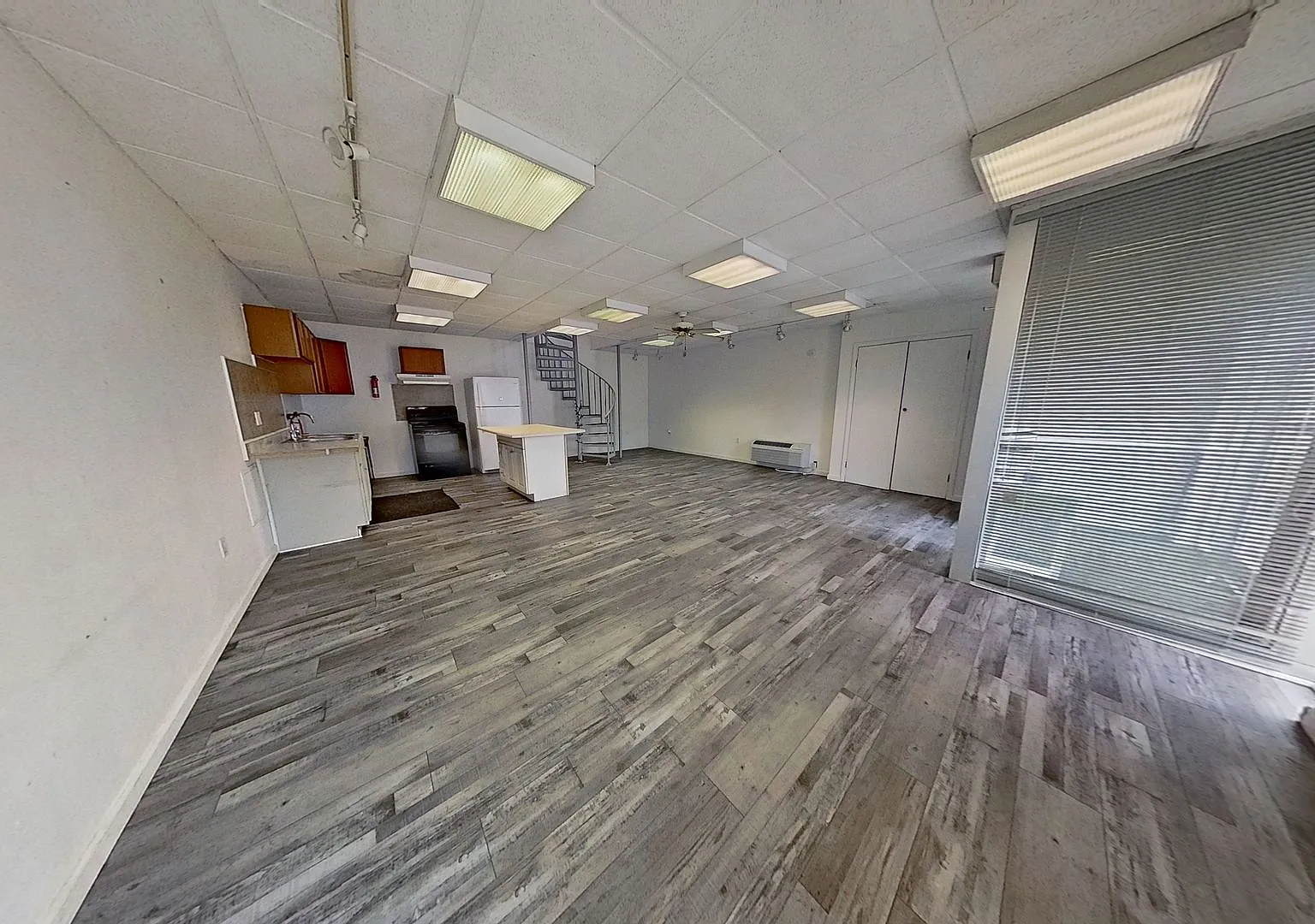 Unique 2 Bedroom Apartment — Photo 4