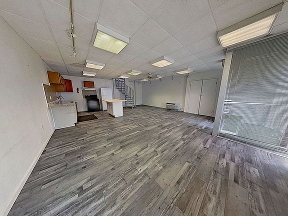 4th image of 463 E Market Ave