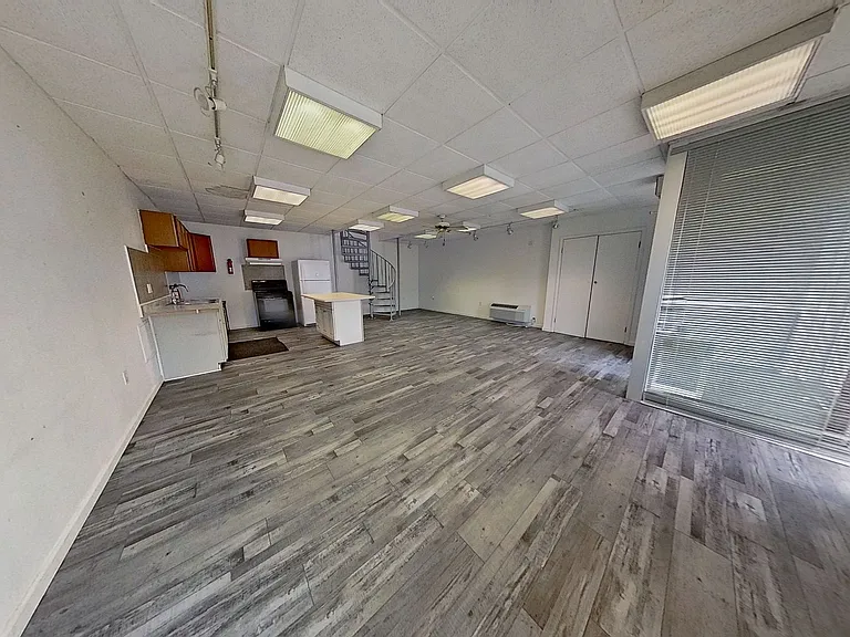 463 E Market Ave — Photo 4