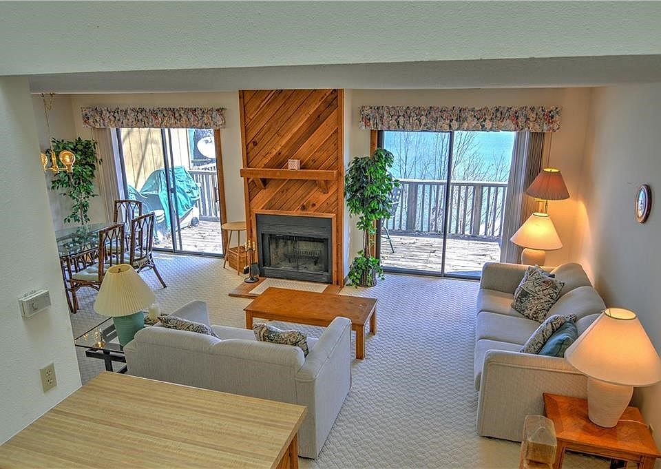 This 2 bed, 1 1/2 bath townhome-style condo is a short drive from some of the lake's most popular destinations.