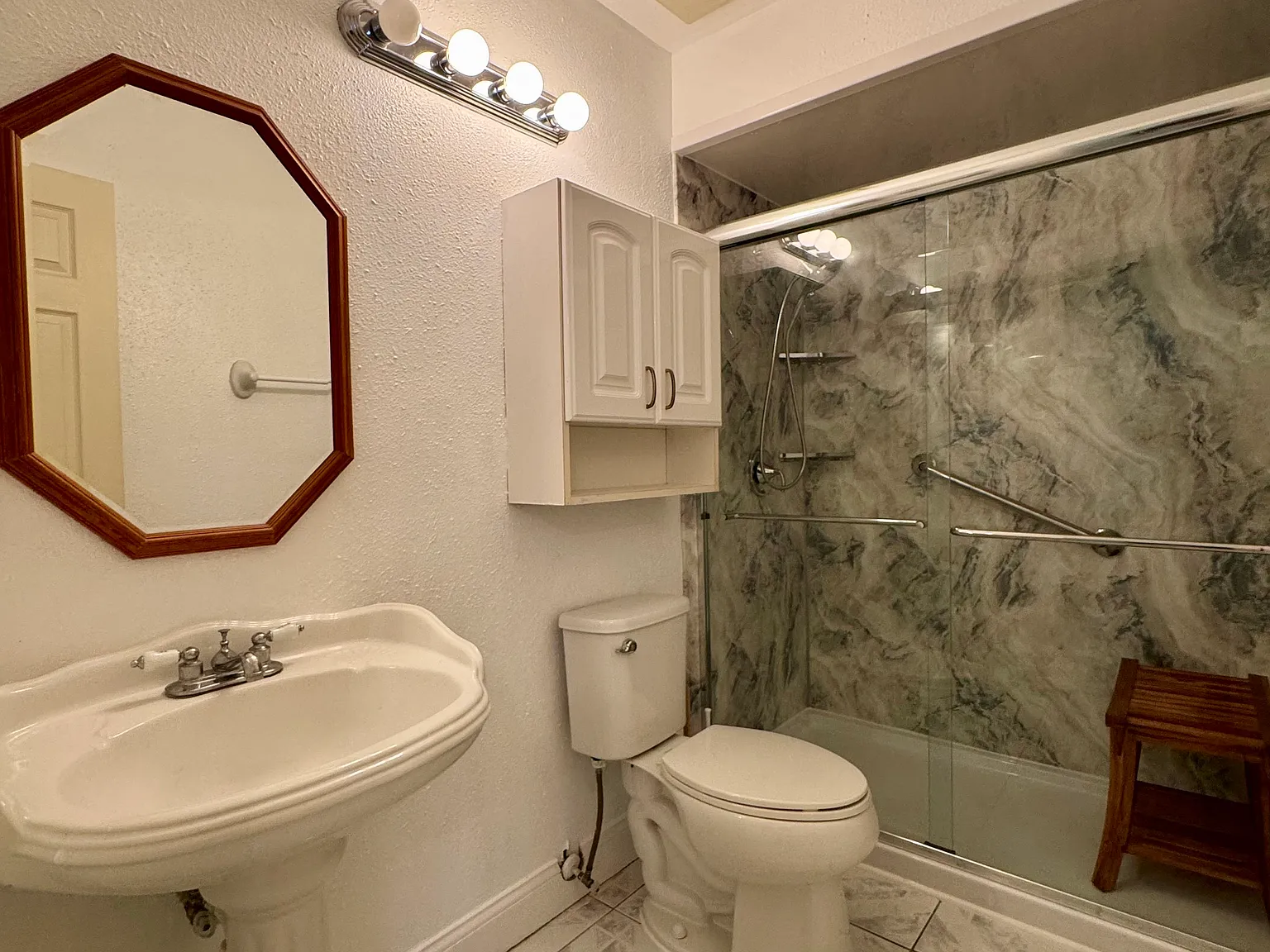 2 bed, 1050 sqft, $2,400 — Photo 1