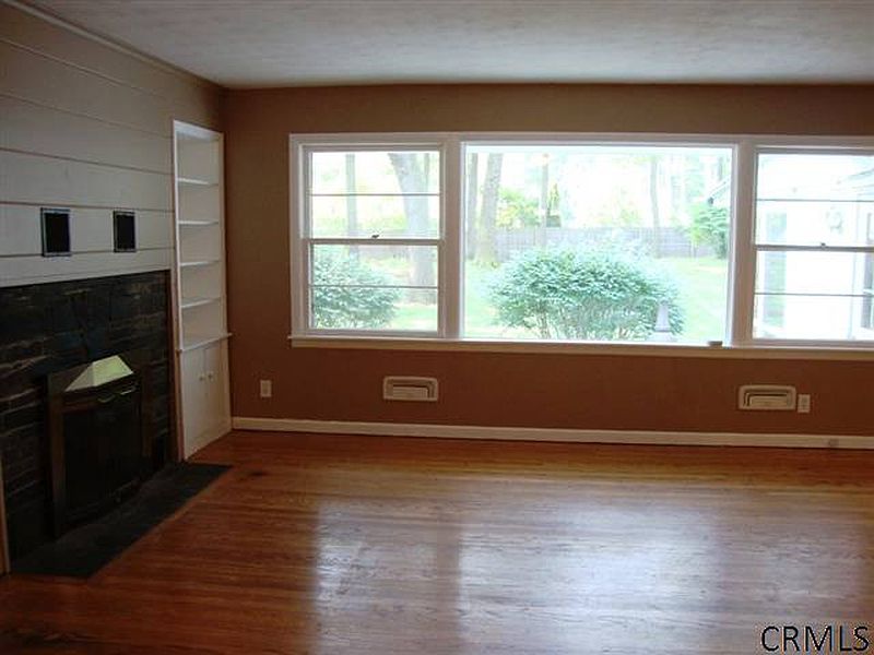 3rd image of 127 BIRCHWOOD Drive