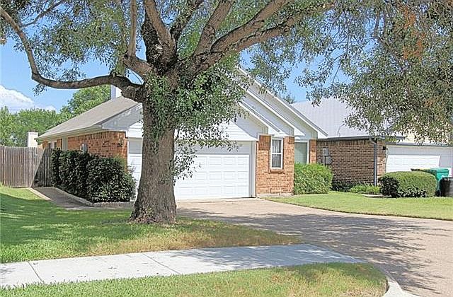 1st image of 937 Boxwood Dr