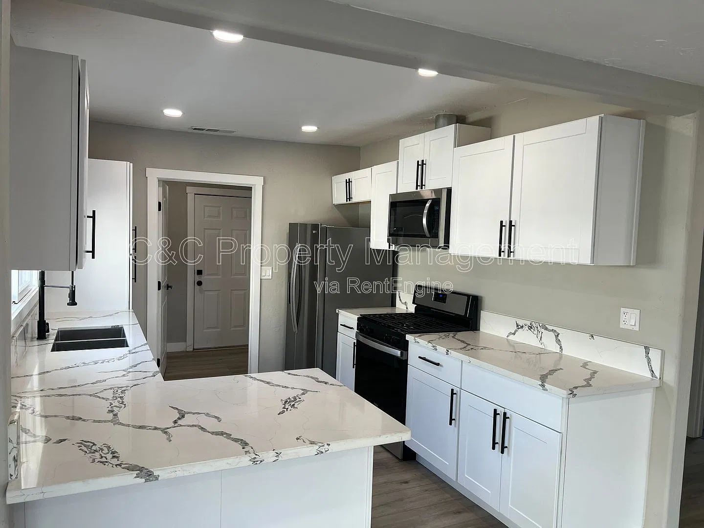 3 bed, 2.0 bath, 1288 sqft, $3,900 — Photo 4