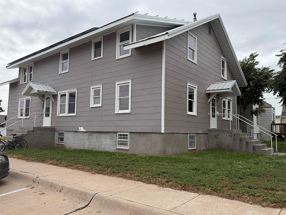 1st image of 616 W B St 2