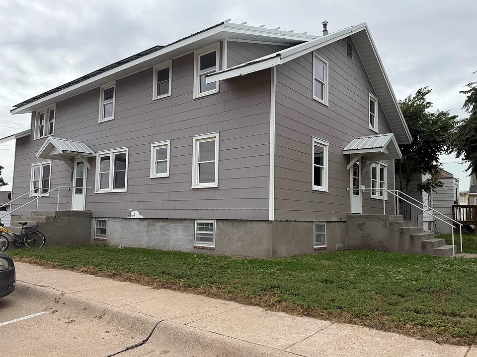 616 W B St #2