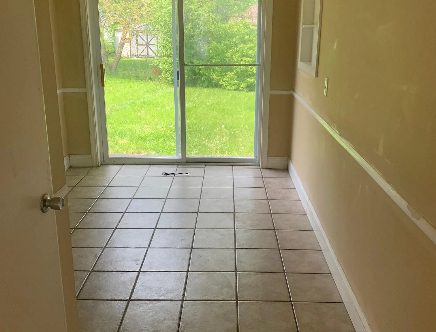 3 bed, 1064 sqft, $2,100 — Photo 4