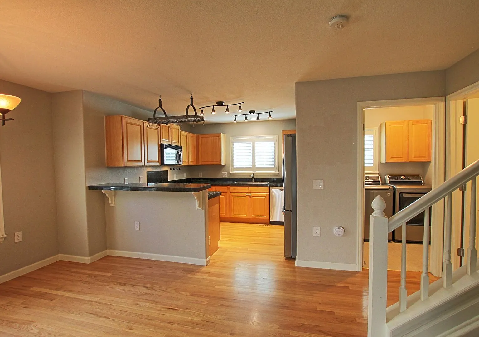 3 bed 2.5 bath end unit Red Hawk townhome — Photo 4