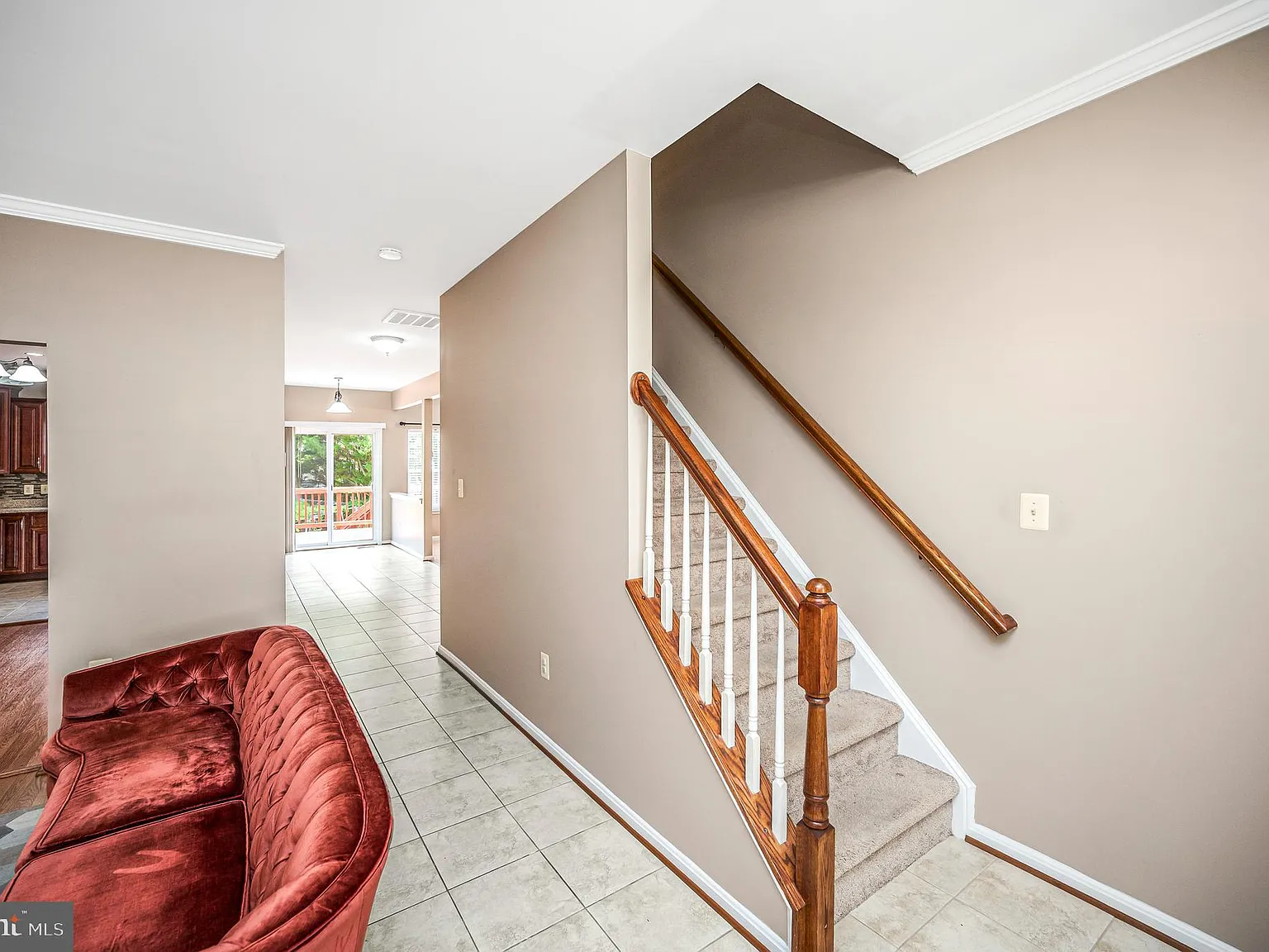 5 bed, 3.5 bath, 2681 sqft, $3,300 — Photo 3