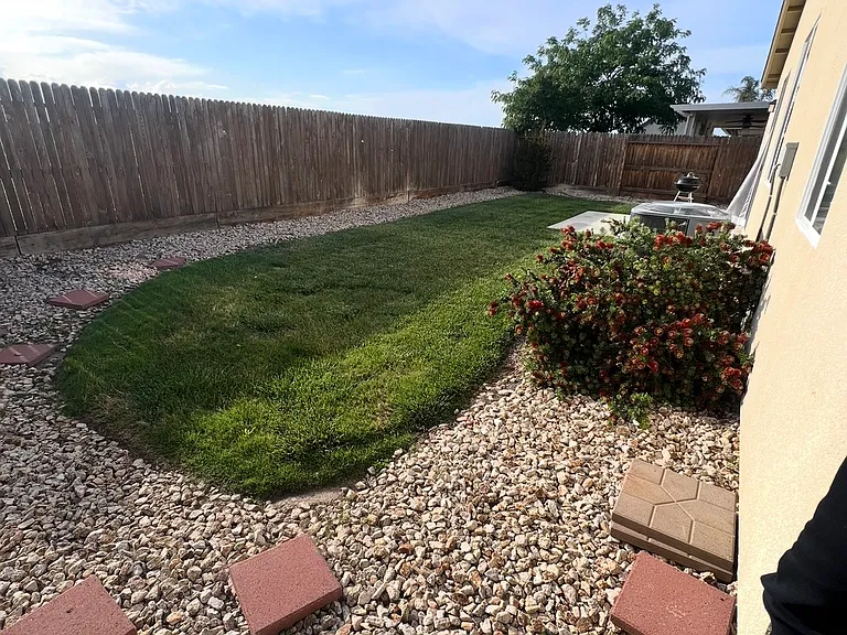 1332 Greenbrier Dr — Photo 25