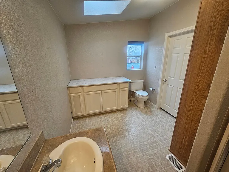 870 Quain Dr — Photo 10