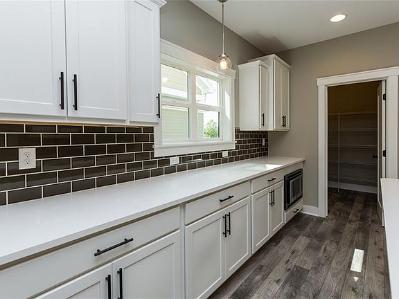 5th image of 505 S Blue Stone Way