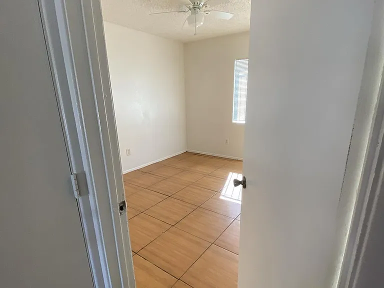 1057 E Halcyon Rd — Photo 10