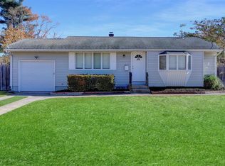 171 Whitetail Ln, Central Islip, NY 11722