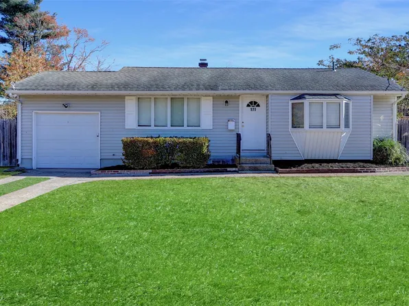 171 Whitetail Lane, Central Islip, NY 11722