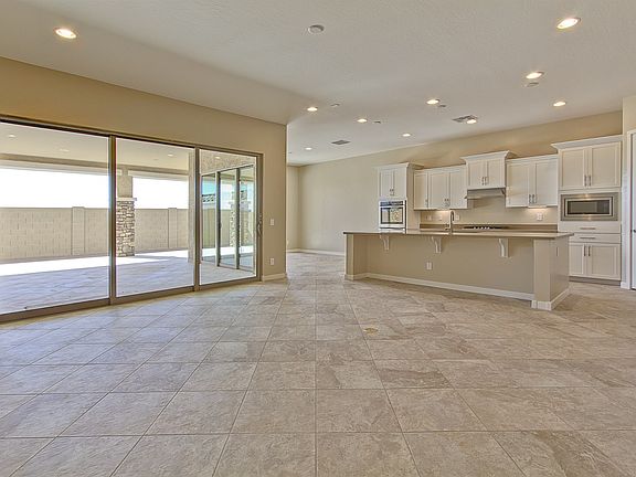 Open-concept Floor Plan