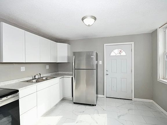 3rd image of 494 8th St #2