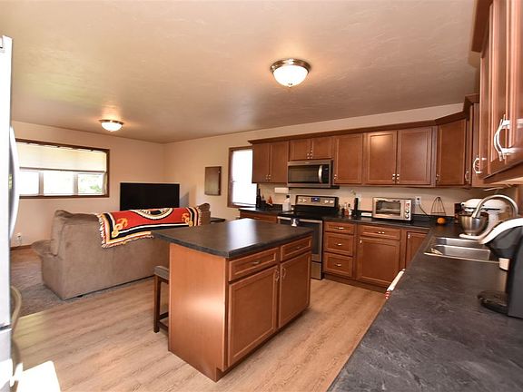 5th image of 915 Cozy Ln