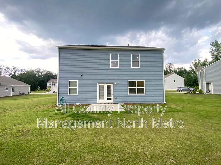 102 Oaktree St — Photo 13