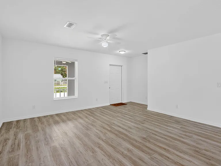 2206 S 34th St — Photo 38