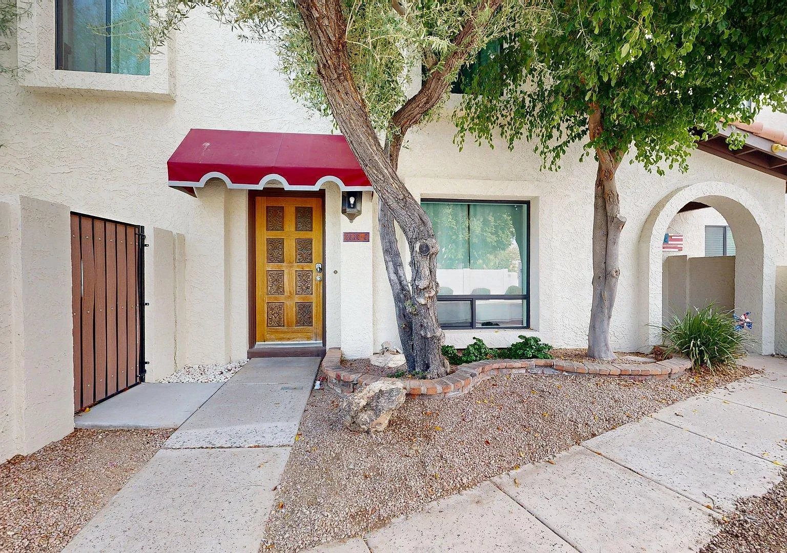 2 bed, 1.5 bath, 1060 sqft, $2,300 — Photo 2