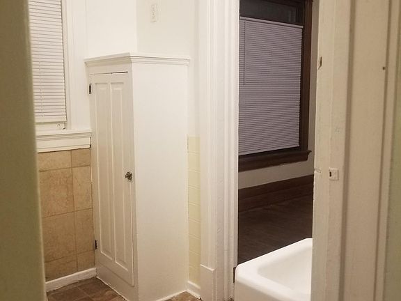 4th image of 850 W 4th St #1