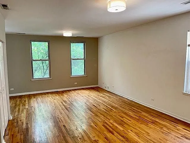 1069 N Hermitage Ave #3 — Photo 3