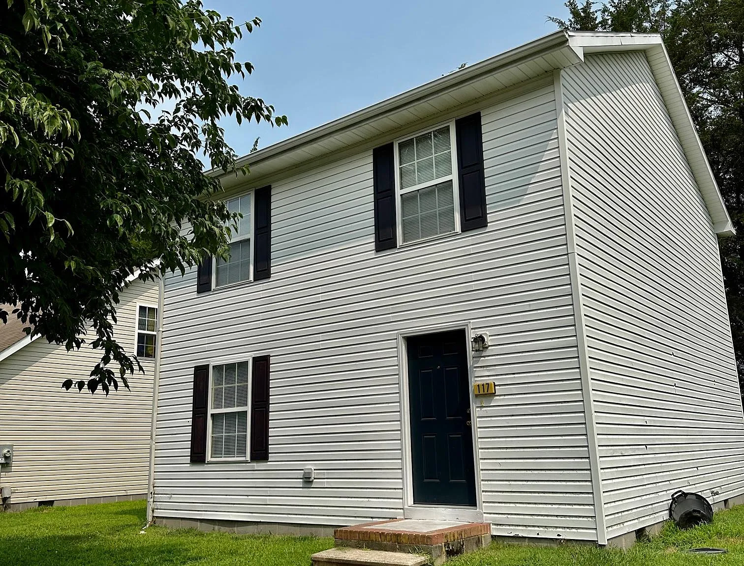 4 bed, 1224 sqft, $1,700 — Photo 1
