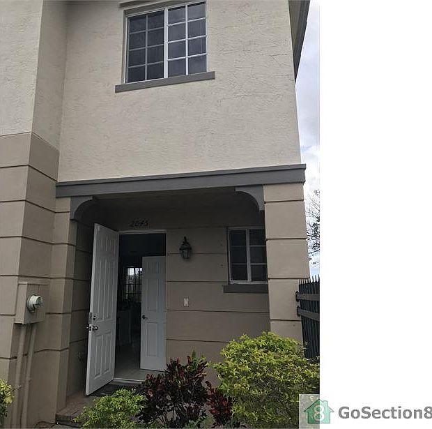 2nd image of 2045 Nassau Dr