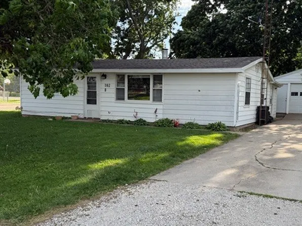 102 N Woodlawn St, Downs, IL 61736