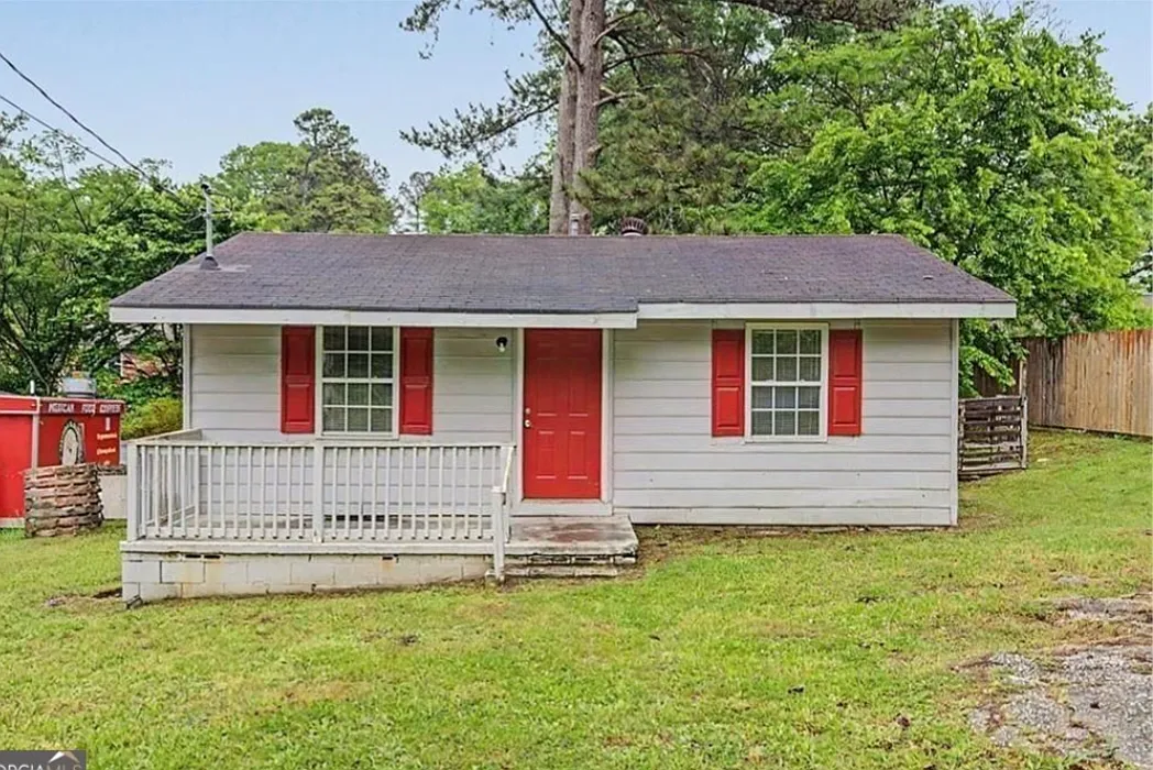3 bed, 768 sqft, $1,450 — Photo 1