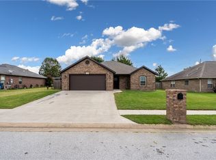 618 White Oak St, Gentry, AR 72734