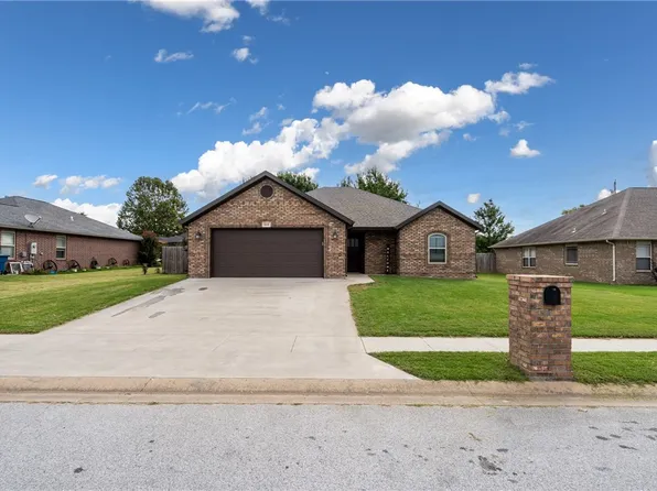 618 White Oak St, Gentry, AR 72734