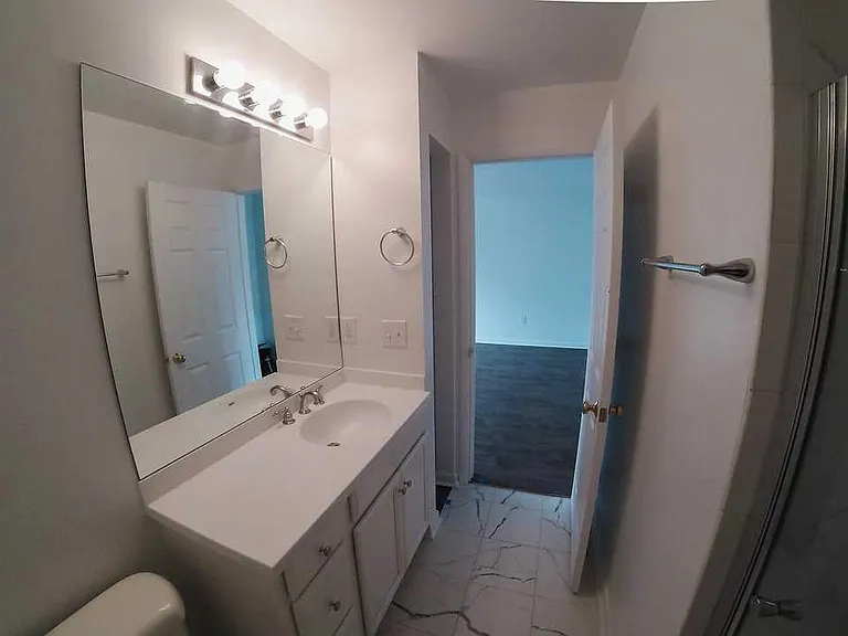 Louise Ave Apartments — Photo 19