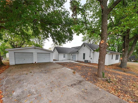 3rd image of 601 McNair St