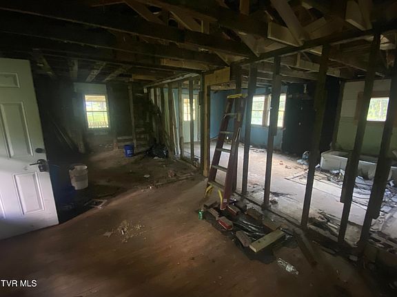 5th image of 310 Dover Ave