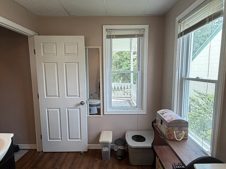 252 E Louther St — Photo 27