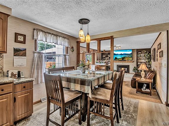 3rd image of 1083 Bowen Dr E
