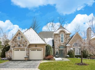 8 Stony Gate Oval, New Rochelle, NY 10804