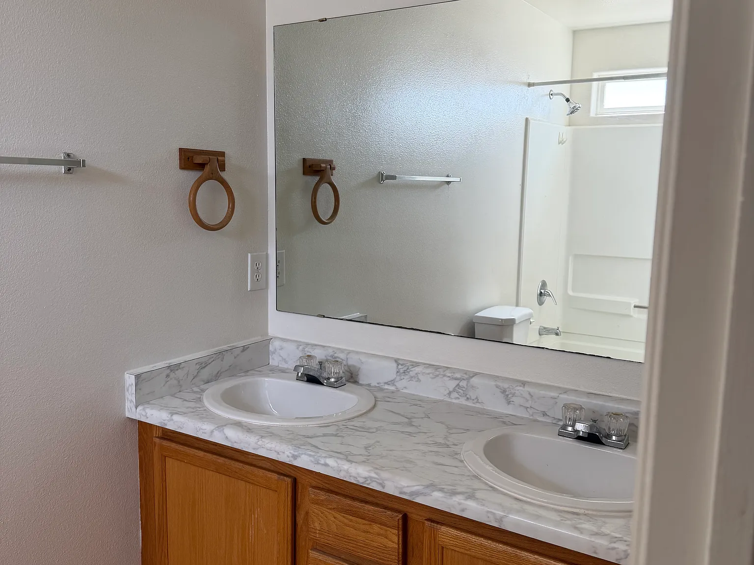 4 bed, 1423 sqft, $2,300 — Photo 4