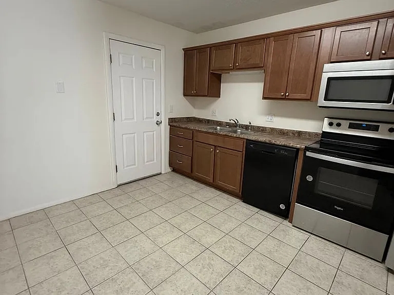 108 Scranton St #2 — Photo 6