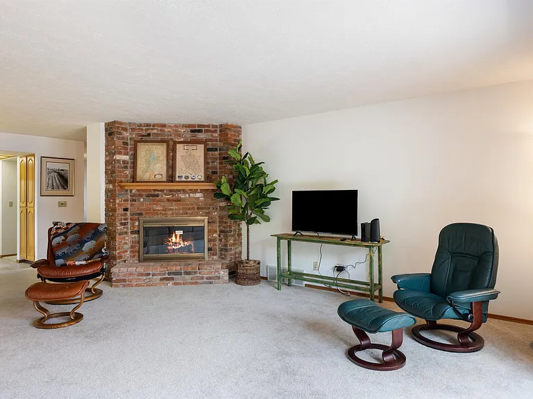 1712 W Olive St #2-48 — Photo 17