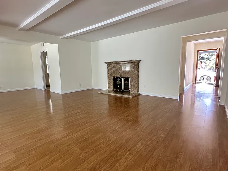 14552 Runnymede St — Photo 32