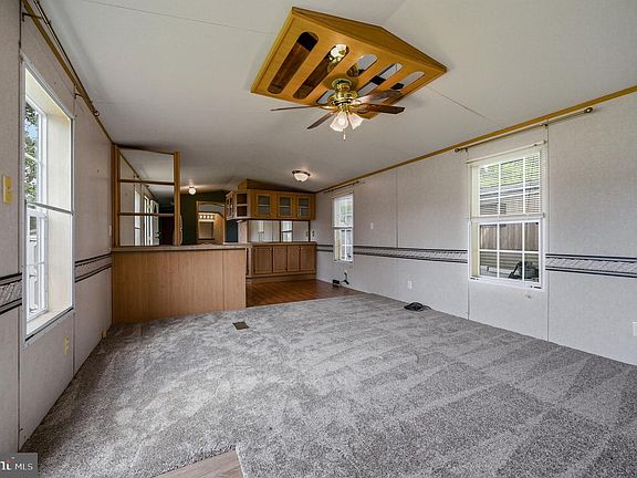 5th image of 10 Laurel Ln