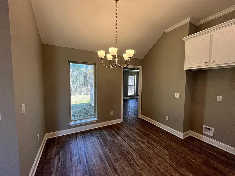 541 Silver Hl — Photo 15
