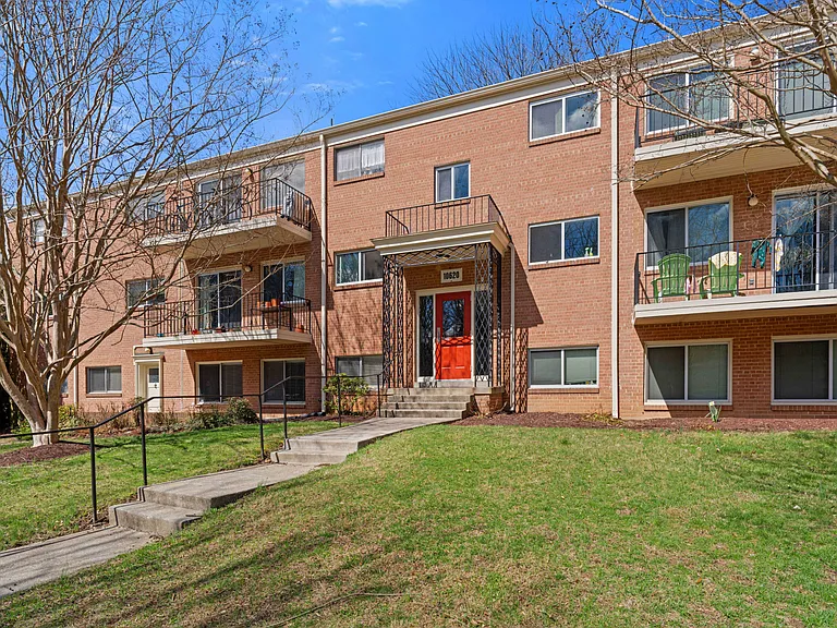 10620 Weymouth St #1 — Photo 5